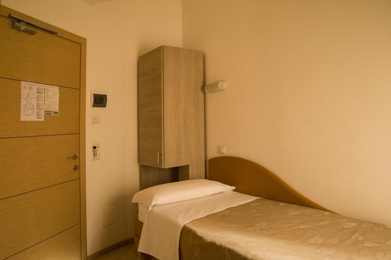Hotel Villa Enea كاتوليكا الغرفة الصورة